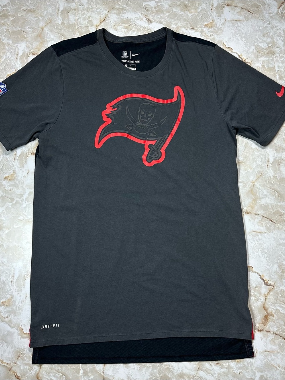 Nike NFL On Field Apparel Tampa Bay Buccaneers Dri Fit Shirt Size Medium